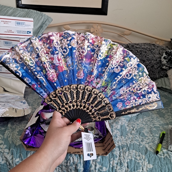 Makeup-mystery beauty box. - Picture 9 of 12